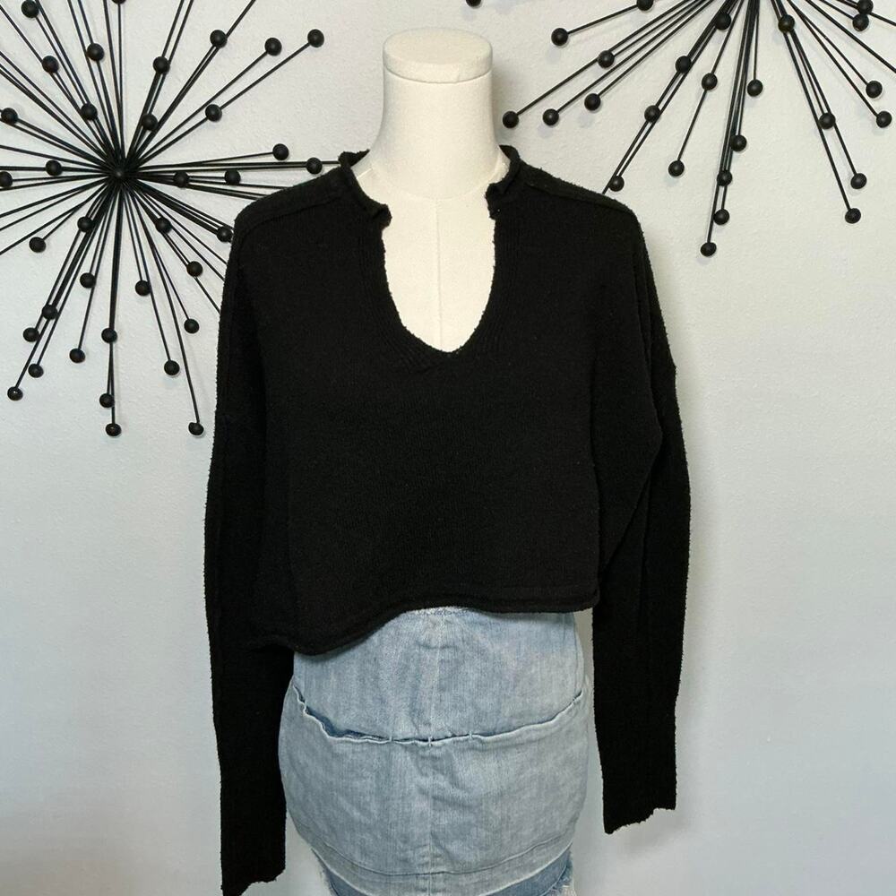 BDG Black Cropped Sweater Bell Sleeve V Neck Soft Knit Small